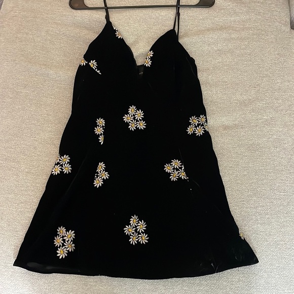 Urban Outfitters Dresses & Skirts - Urban Outfitters Plunging V Daisy Dress